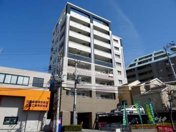 プロパレス江坂南レジグランツの外観（南西側から）