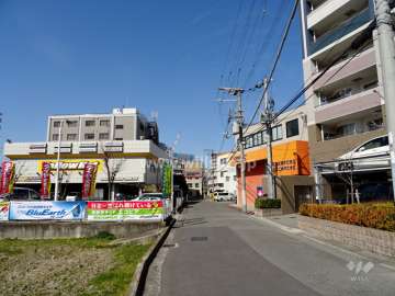 敷地南側の前面道路