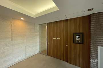 エントランスはオートロック付きです。