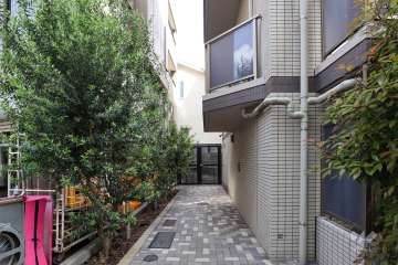 駐輪場へのアプローチ