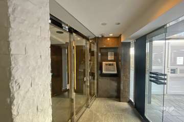 エントランスはオートロック付きです。