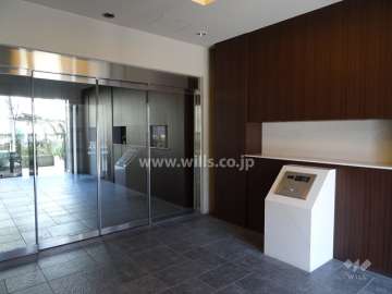 エントランスはオートロック付きです。