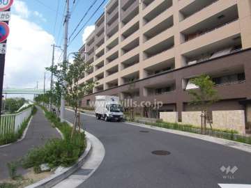 アーバリッジへはこの道路を上ります。