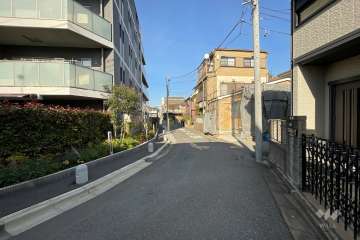 敷地南東側の前面道路　　　