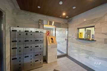 エントランス内のオートロックと宅配ボックス