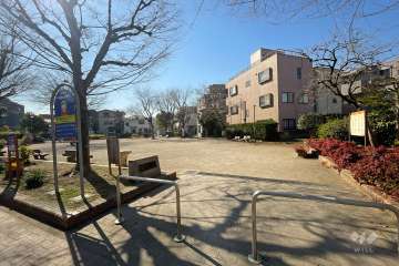 敷地に隣接した足立区立末広公園