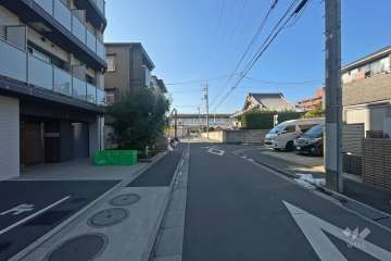 敷地北側の前面道路（東側から）