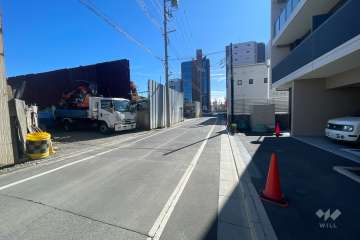 敷地東側の前面道路　　　