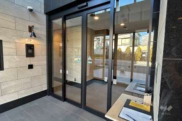 エントランスはオートロック付きです。