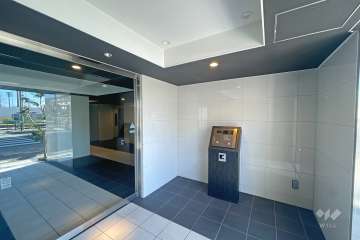 エントランスはオートロック付きです。