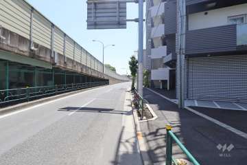 敷地北東側の前面道路