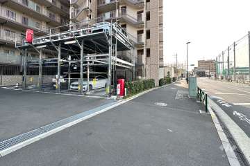 敷地の北側前面道路（東側から）