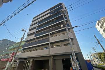 ハイズ綾瀬駅前の外観（北側から）