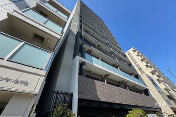 イニシア北千住レジデンスの外観（南東側から）