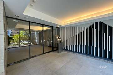 エントランスはオートロック付きです。