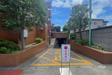 駐車場の出入り口