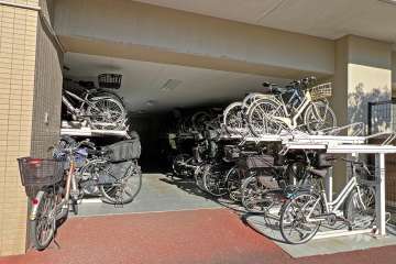 屋内に設けられた駐輪場