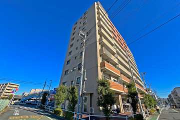 クレストフォルム西高島平の外観（西側から）