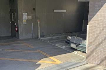 敷地内駐車場（屋内機械式）
