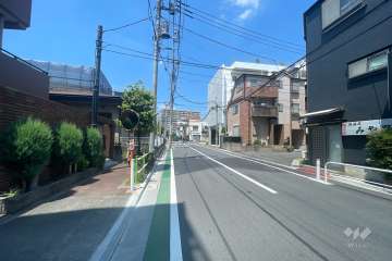 敷地東側の前面道路