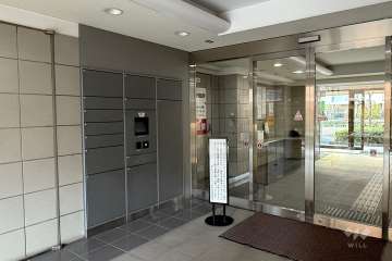 エントランスはオートロック付きです。