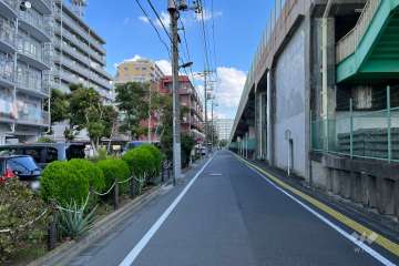 敷地南側の前面道路
