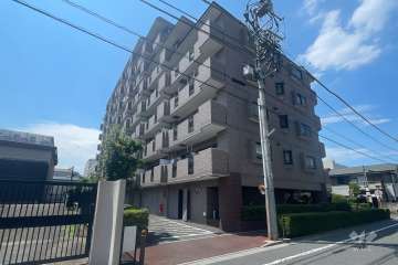 ライオンズシティ蓮根の外観（南東側から）　