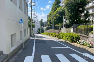 敷地南側の前面道路