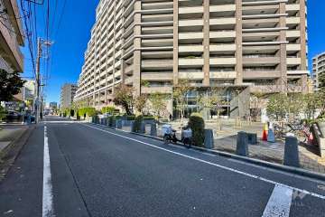 敷地南西側の前面道路