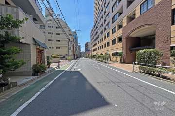 敷地の東側前面道路（北側から）