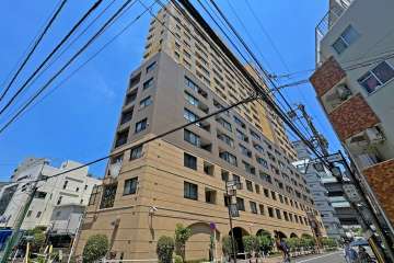 グランシティラピュタタワーの外観(南東側から）