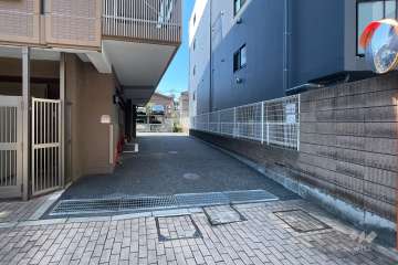駐車場の出入り口
