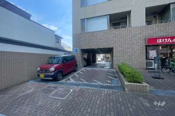 駐車場の出入り口　