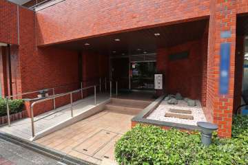 エントランスアプローチ（スロープ付き）