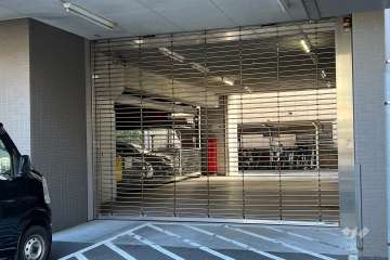 駐車場の出入り口（リングシャッター付き）