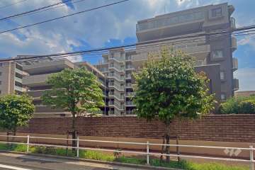 レクセルマンション本蓮沼の外観（北西側から）