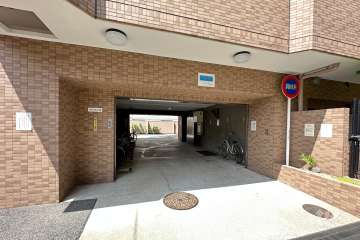 駐車場出入り口