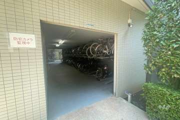屋内に設けられた駐輪場