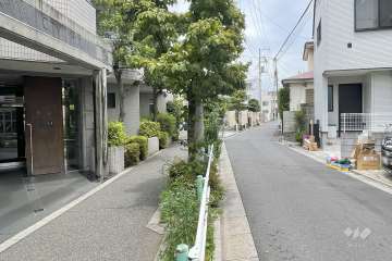 敷地北東側の前面道路