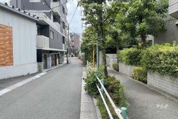 敷地北東側の前面道路-