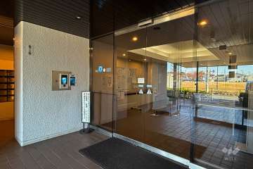 エントランスはオートロック付きです。