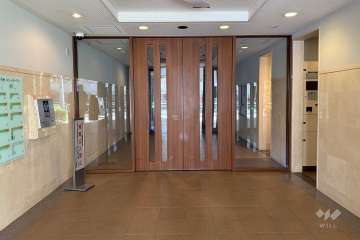 エントランスはオートロック付きです。