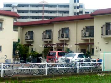 駐輪場と駐車場