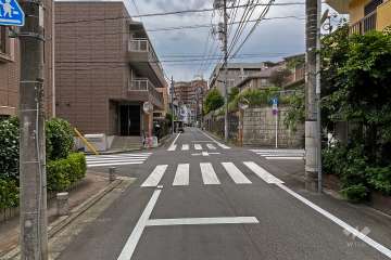敷地北側の前面道路（東側から）