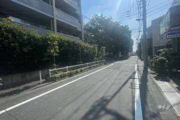 敷地南側の前面道路