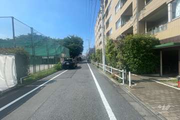 敷地東側の前面道路