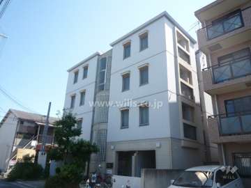 ロイヤルメゾン園田3の外観（南西側から）