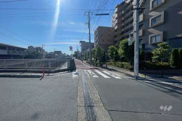 敷地北側の前面道路