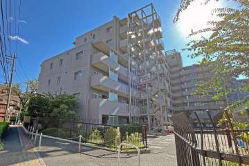 東急ドエルアルス成増の外観（北東側から）