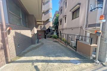 駐車場出入り口